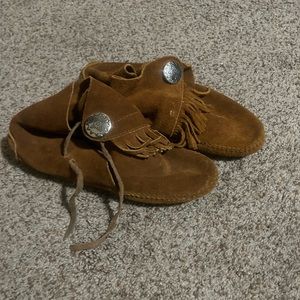 Minnetonka size 8